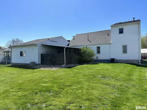 Exterior - 723 Elm St, Canton, IL 61520 photo 16 of 18
