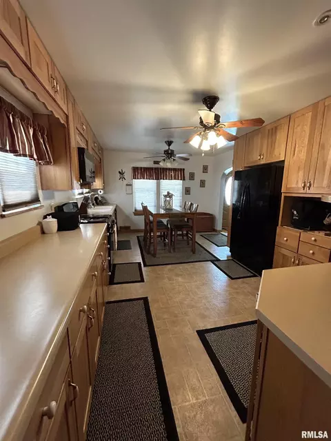 Kitchen - 723 Elm St, Canton, IL 61520 photo 1 of 8