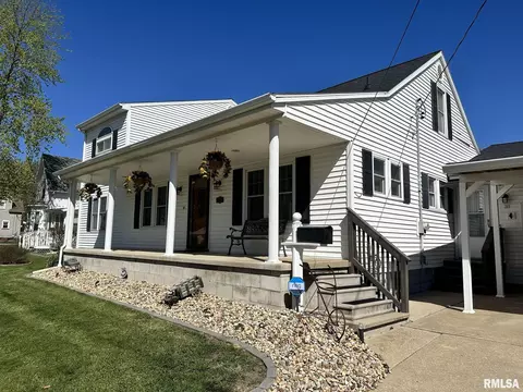 Exterior - 723 Elm St, Canton, IL 61520 photo 2 of 18