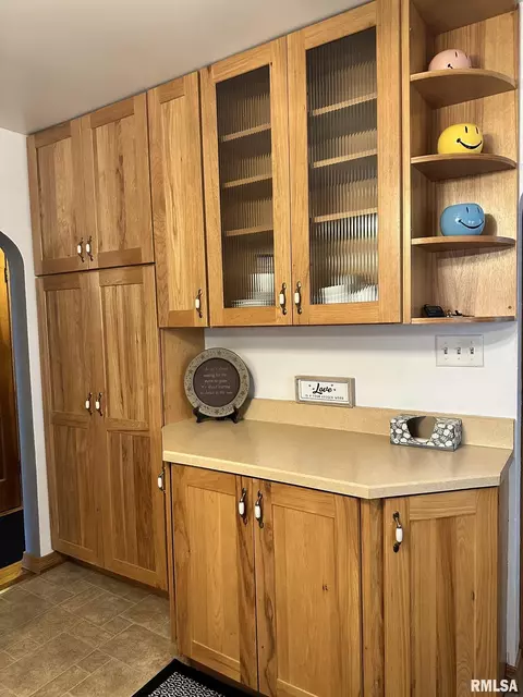 Kitchen - 723 Elm St, Canton, IL 61520 photo 5 of 8