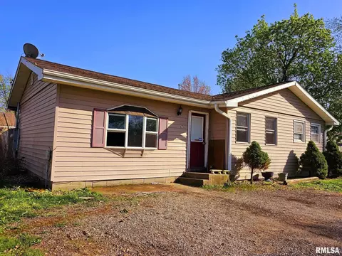 606 NE 3rd St, Atlanta, IL 61723