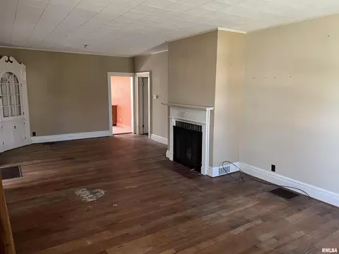 705 E Washington St, Macomb, IL 61455 photo 3