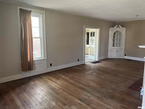 705 E Washington St, Macomb, IL 61455 photo 2