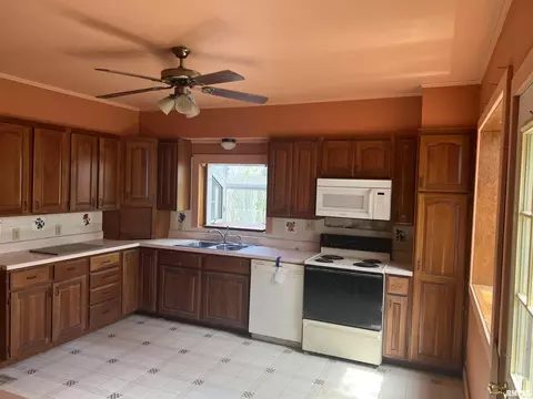 705 E Washington St, Macomb, IL 61455 photo 10