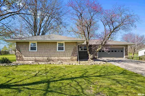 606 E Fast Ave, Mackinaw, IL 61755