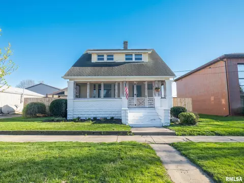 204 W Main St, Elmwood, IL 61529