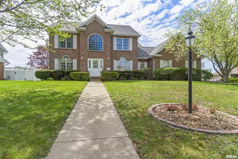 200 Stonecrop Rd, Morton, IL 61550