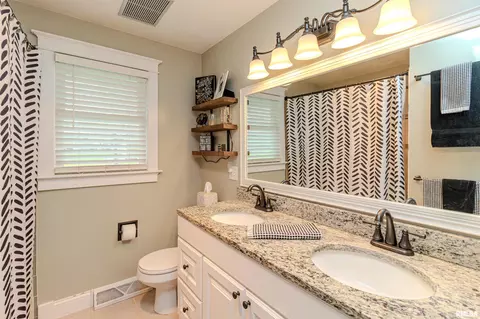 Bath - 1014 E Madison St, Morton, IL 61550 photo 3 of 6