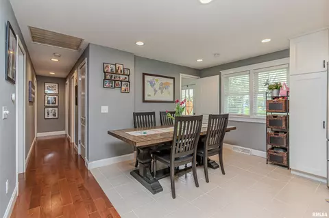 Dining - 1014 E Madison St, Morton, IL 61550 photo 2 of 2