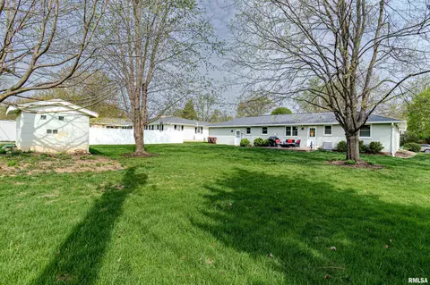 Exterior - 1014 E Madison St, Morton, IL 61550 photo 5 of 9