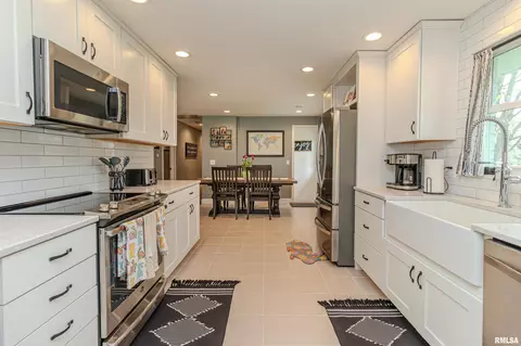 Kitchen - 1014 E Madison St, Morton, IL 61550 photo 2 of 5