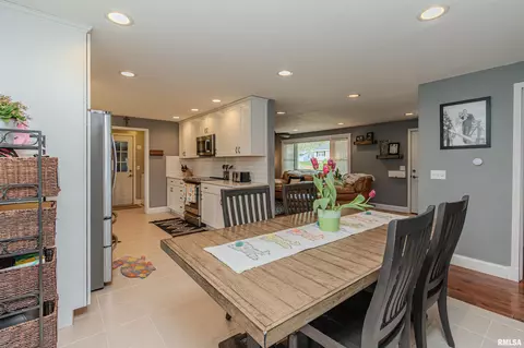 Dining - 1014 E Madison St, Morton, IL 61550 photo 1 of 2