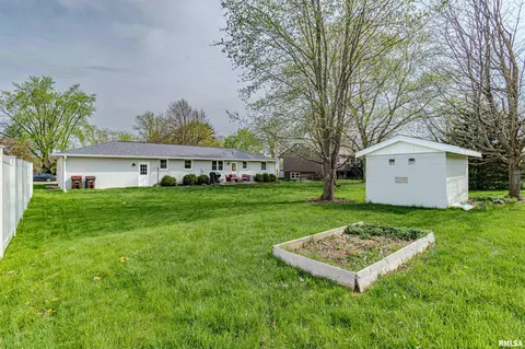 Exterior - 1014 E Madison St, Morton, IL 61550 photo 4 of 9