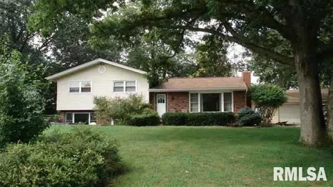 20209 N Isaacson Dr, Chillicothe, IL 61523