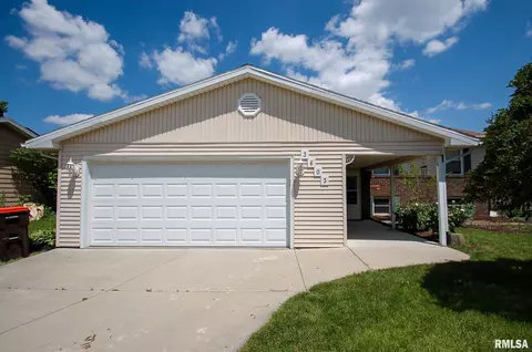 3603 W Bennington Ct, Peoria, IL 61615