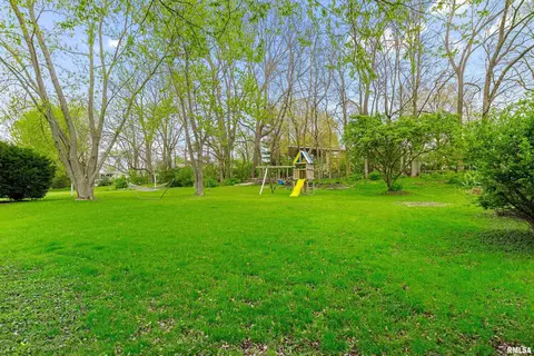 View/Area - 1013 Brookline Dr, Eureka, IL 61530 photo 2 of 5