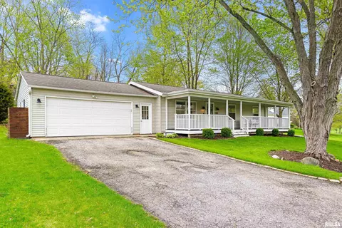 Exterior - 1013 Brookline Dr, Eureka, IL 61530 photo 10 of 10