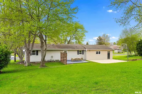 Exterior - 1013 Brookline Dr, Eureka, IL 61530 photo 8 of 10
