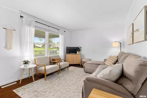 Living - 1013 Brookline Dr, Eureka, IL 61530 photo 1 of 3