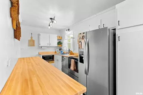 Kitchen - 1013 Brookline Dr, Eureka, IL 61530 photo 3 of 4