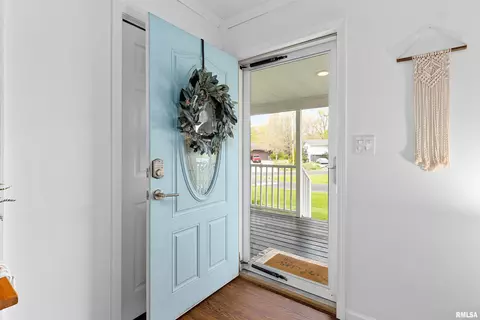 Entry Way - 1013 Brookline Dr, Eureka, IL 61530 photo 1 of 1