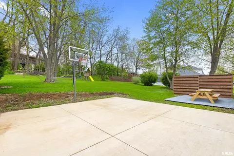 Exterior - 1013 Brookline Dr, Eureka, IL 61530 photo 3 of 10