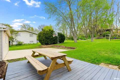 Exterior - 1013 Brookline Dr, Eureka, IL 61530 photo 7 of 10