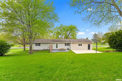 Exterior - 1013 Brookline Dr, Eureka, IL 61530 photo 2 of 10