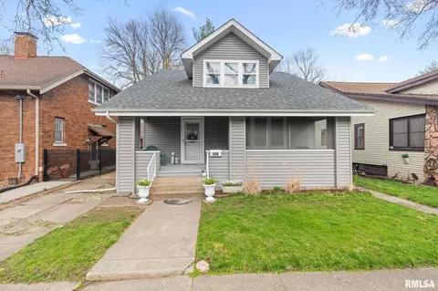 506 S 7th St, Pekin, IL 61554