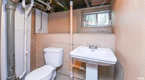 Bath - 705 E Tripp Ave, Peoria, IL 61603 photo 3 of 3