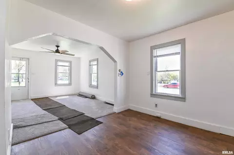 Entry Way - 705 E Tripp Ave, Peoria, IL 61603 photo 1 of 1