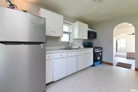 Kitchen - 705 E Tripp Ave, Peoria, IL 61603 photo 2 of 2