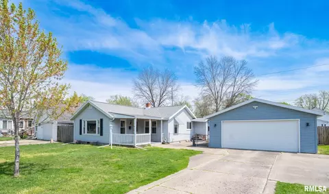 1414 S 7th St, Pekin, IL 61554