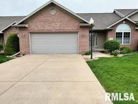 2803 Addison Ct, Pekin, IL 61554