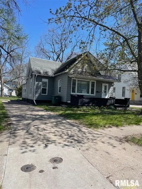 637 N Johnson St, Macomb, IL 61455 photo 2