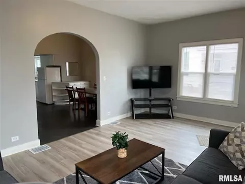 637 N Johnson St, Macomb, IL 61455 photo 6