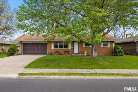 1702 Valle Vista Blvd, Pekin, IL 61554