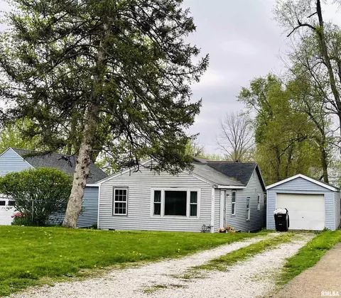426 Dempsey St, Creve Coeur, IL 61610