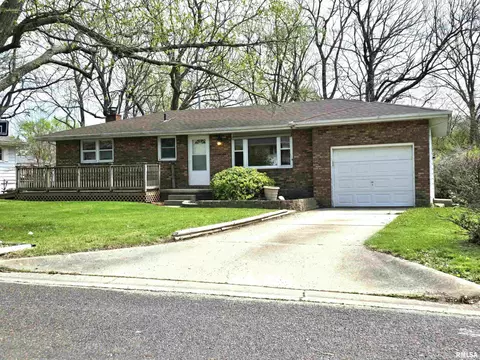 414 Elmhurst Dr, Washington, IL 61571