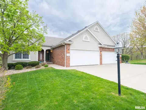 1932 Willow Crest Dr, Peoria, IL 61614