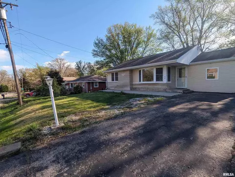 600 Allyn St, Creve Coeur, IL 61610