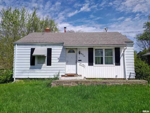 1201 W Willow Ln, Peoria, IL 61614