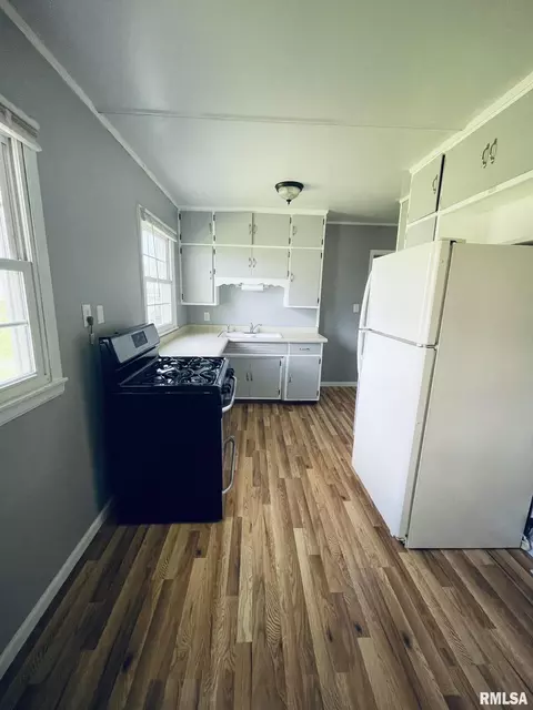 928 S 2nd Ave, Canton, IL 61520 photo 7