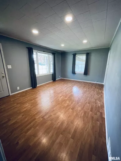 928 S 2nd Ave, Canton, IL 61520 photo 3