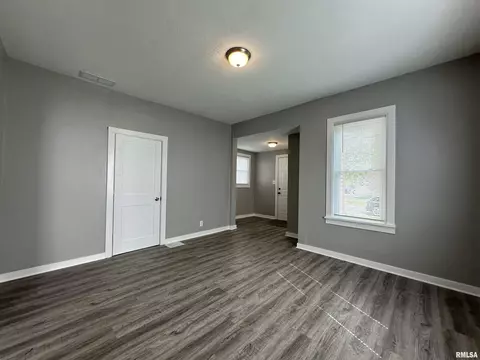801 E Murray St, Macomb, IL 61455 photo 2