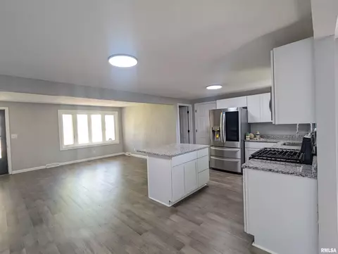 Kitchen - 2274 Robin Rd, Washington, IL 61571 photo 7 of 9
