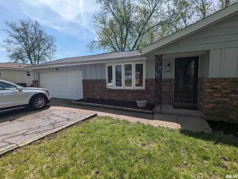 Exterior - 2274 Robin Rd, Washington, IL 61571 photo 5 of 15