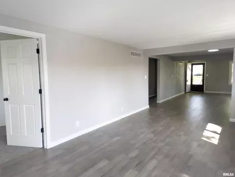 Living - 2274 Robin Rd, Washington, IL 61571 photo 5 of 5
