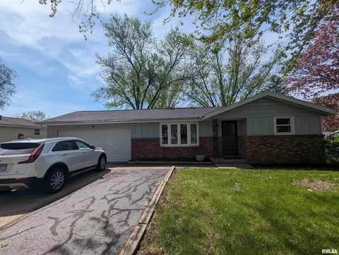 Exterior - 2274 Robin Rd, Washington, IL 61571 photo 2 of 15