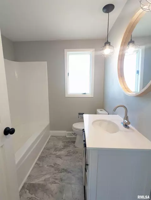 Bath - 2274 Robin Rd, Washington, IL 61571 photo 1 of 3